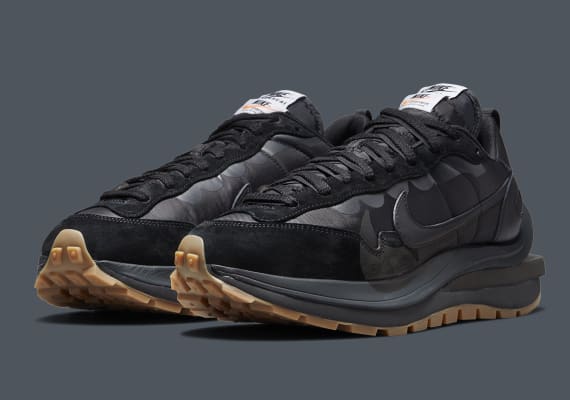 Sacai x Nike Vapor Waffle In Black Gum Foto 1