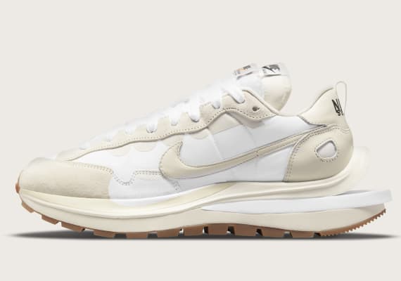 Sacai x Nike Vapor Waffle In Sail Gum Foto 2