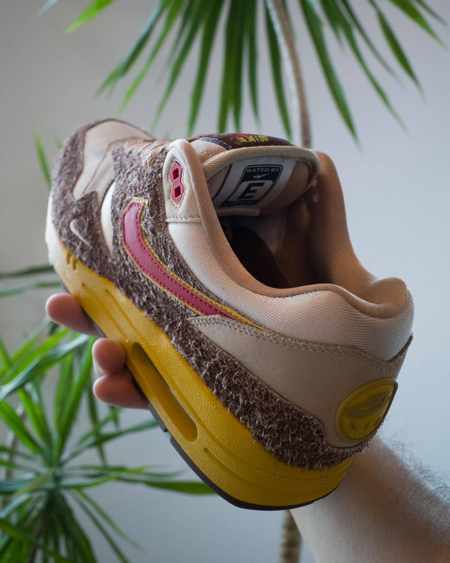 swoosh-x-nike-air-max-1-big-head-origins-hv5776-200.jpg
