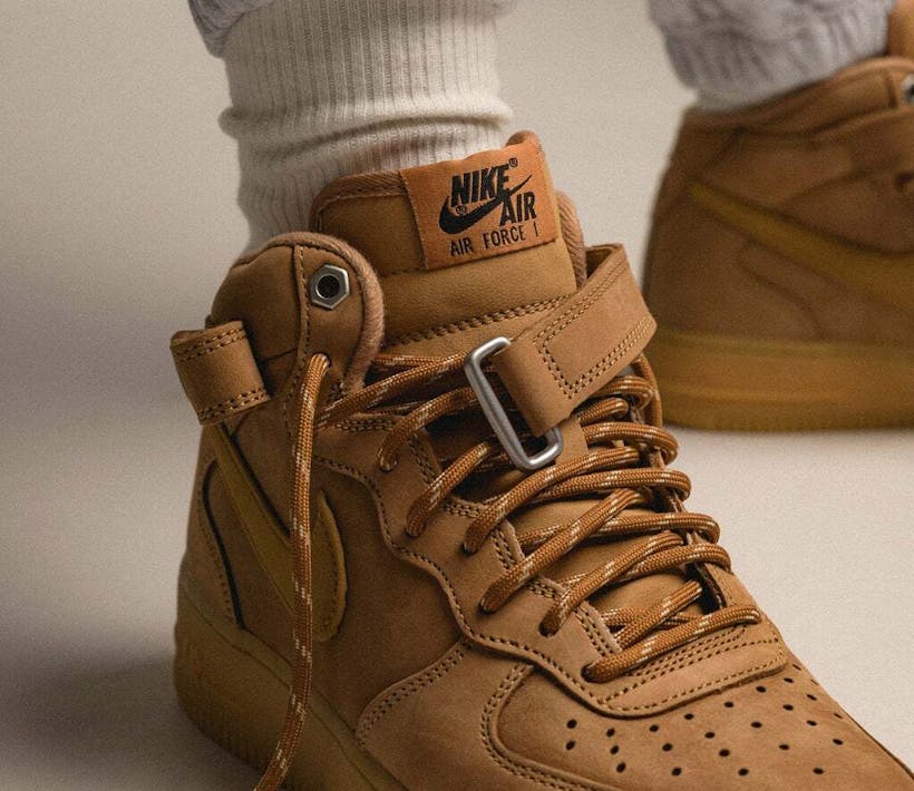 Check het Air Force 1 Mid "Flax"