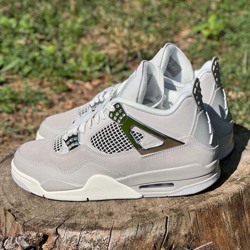 Air Jordan 4 Wmns Frozen Moments