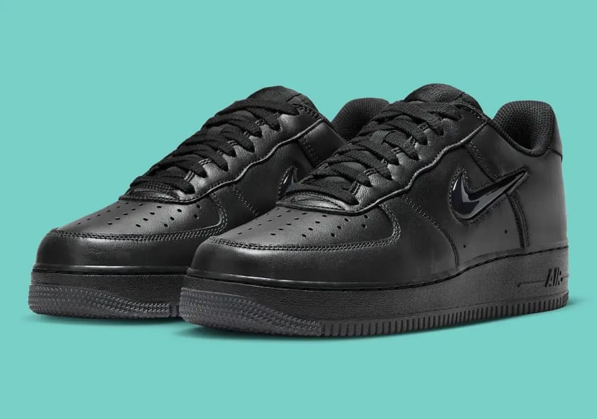 Nike Air Force 1 Low Retro Jewel Triple Black Foto 1