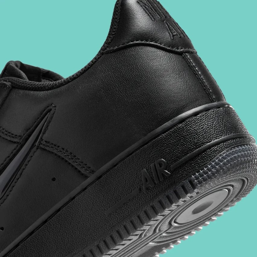 Nike Air Force 1 Low Retro Jewel Triple Black Foto 8