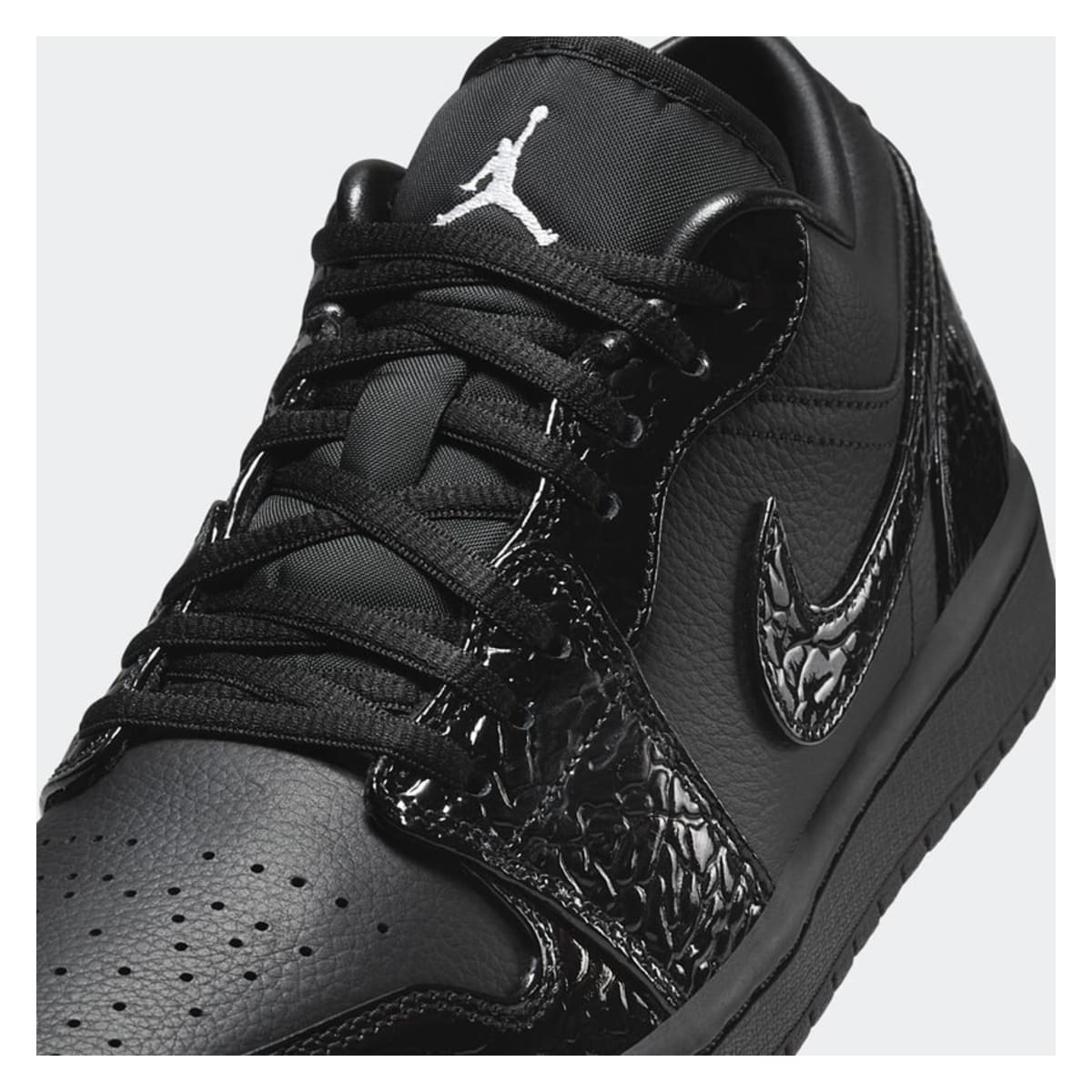 Air Jordan 1 Low Wmns "Black Croc"
