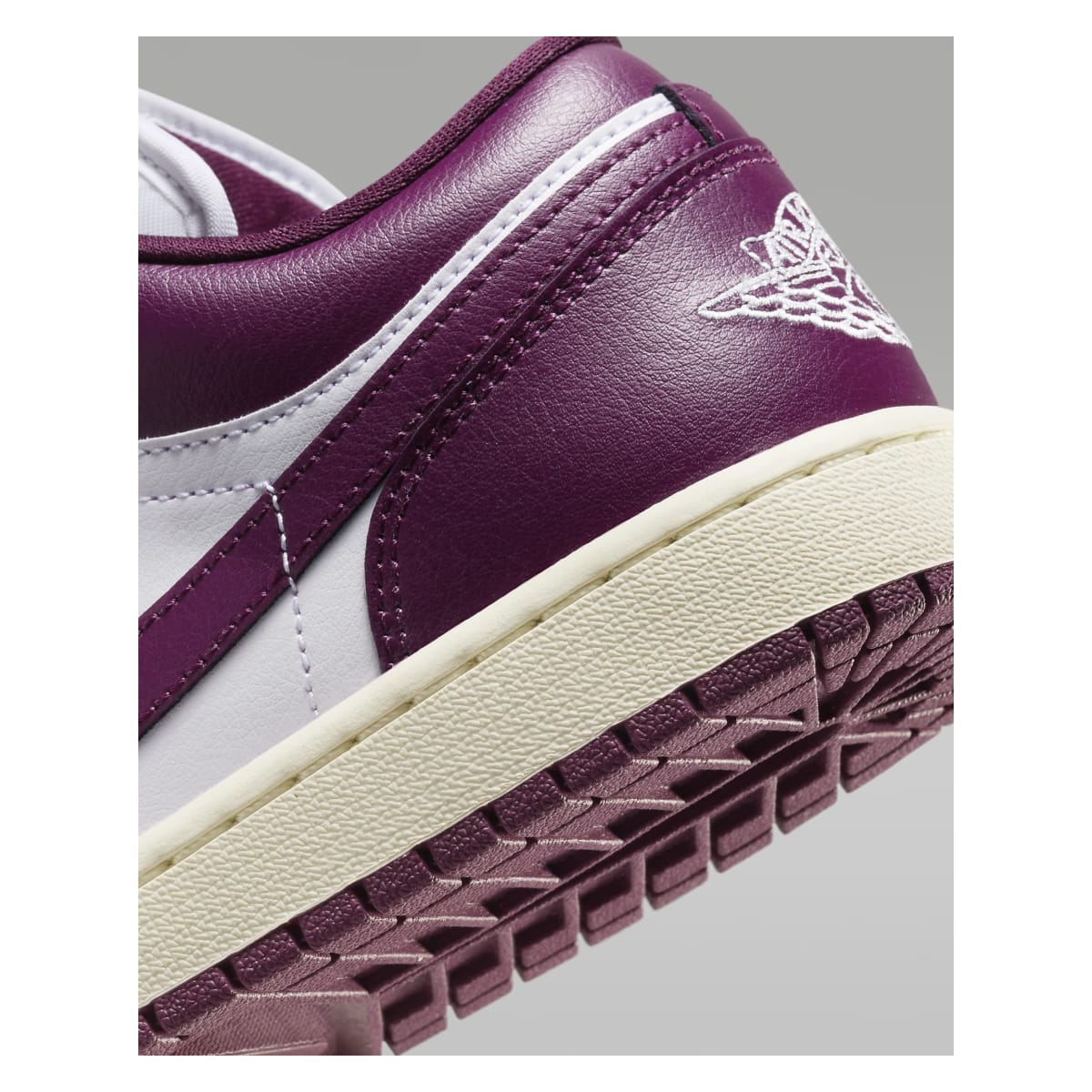 Air Jordan 1 Low Wmns "Bordeaux"