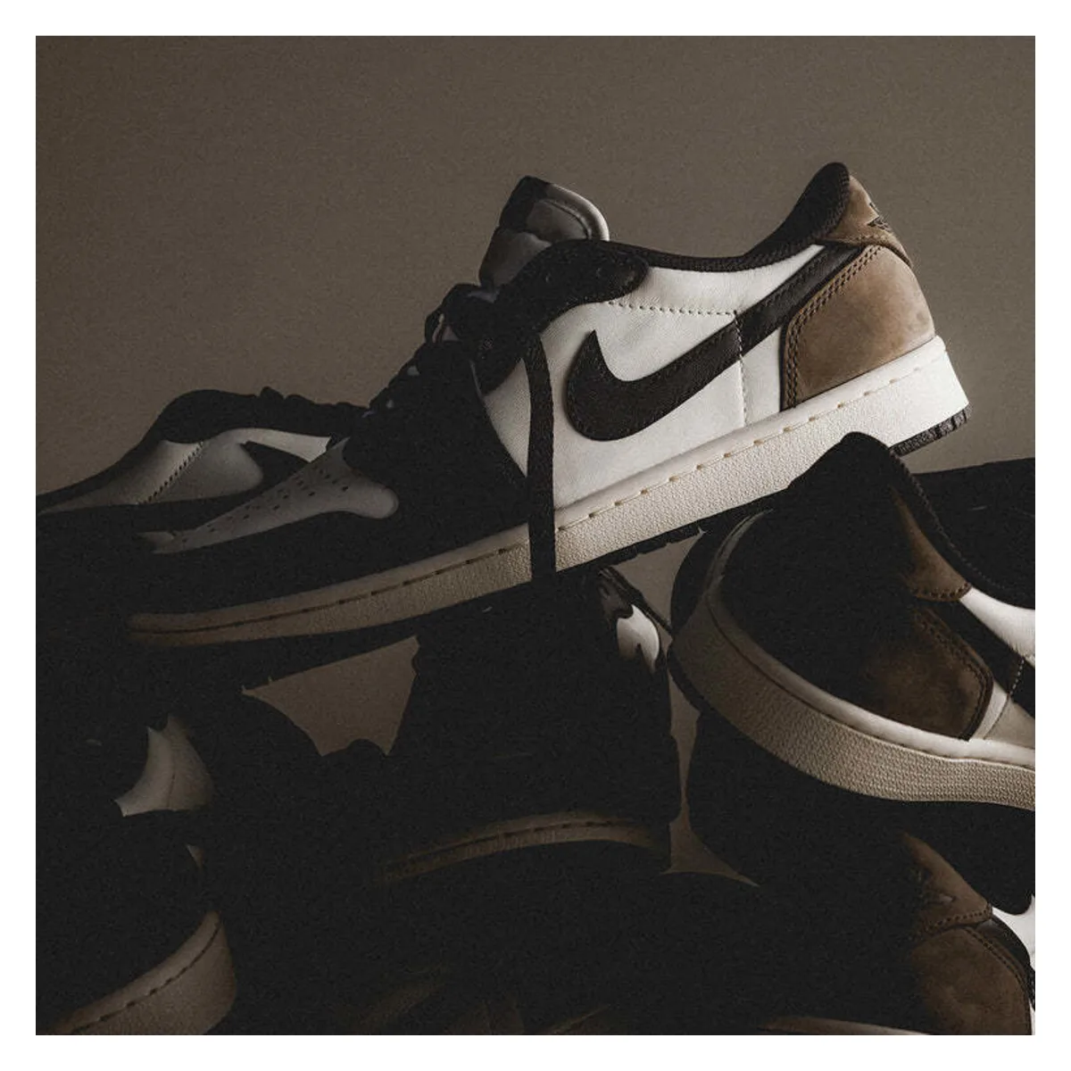 Air Jordan 1 Retro Low OG "Mocha"