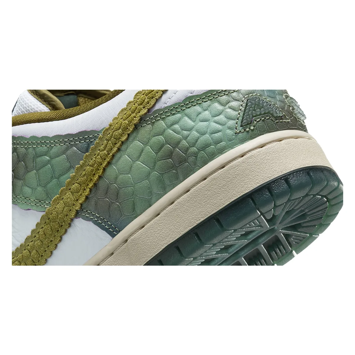 Alexis Sablone x Nike SB Dunk Low Pro Qs "Pacific Moss"