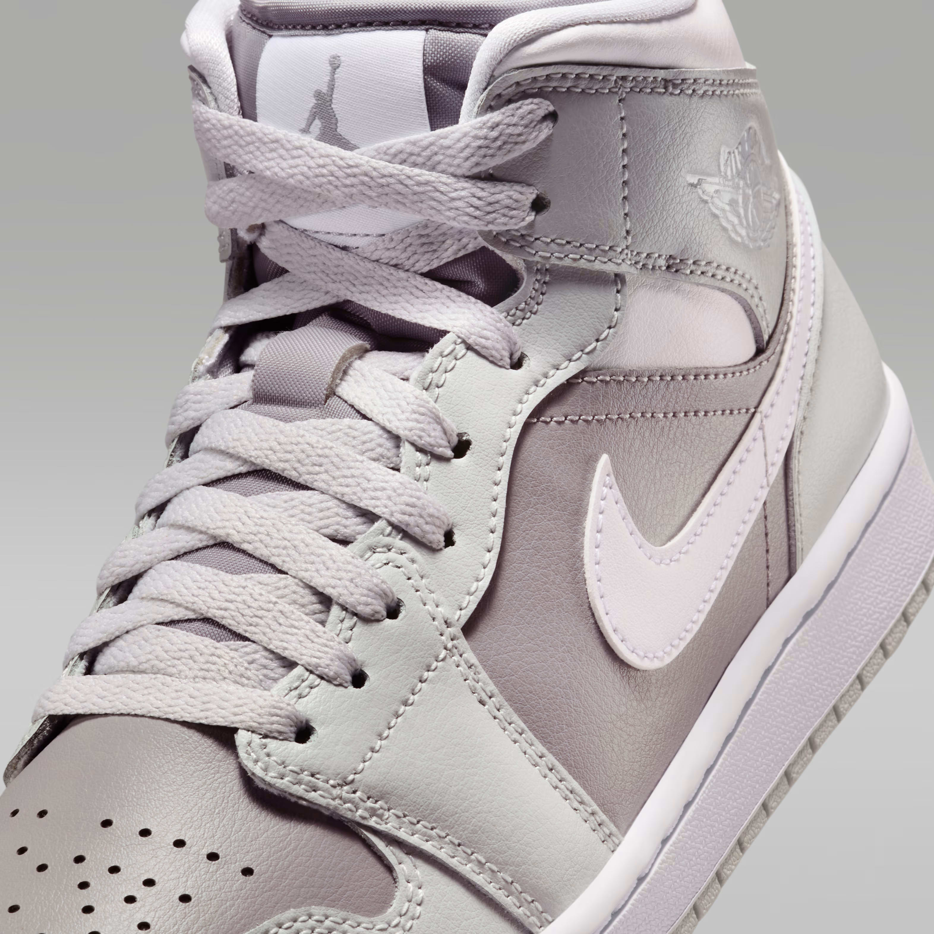 Air Jordan 1 Mid Wmns "Atmosphere Grey"