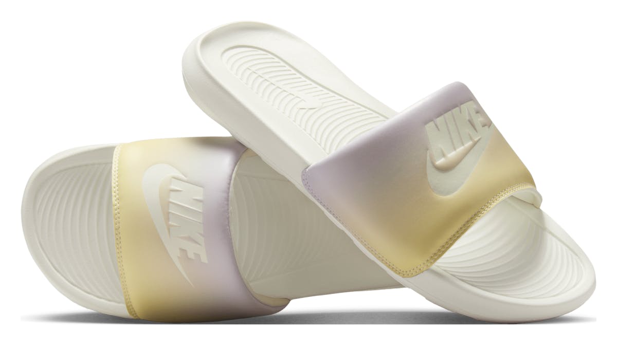 Nike Victori One Slippers met print