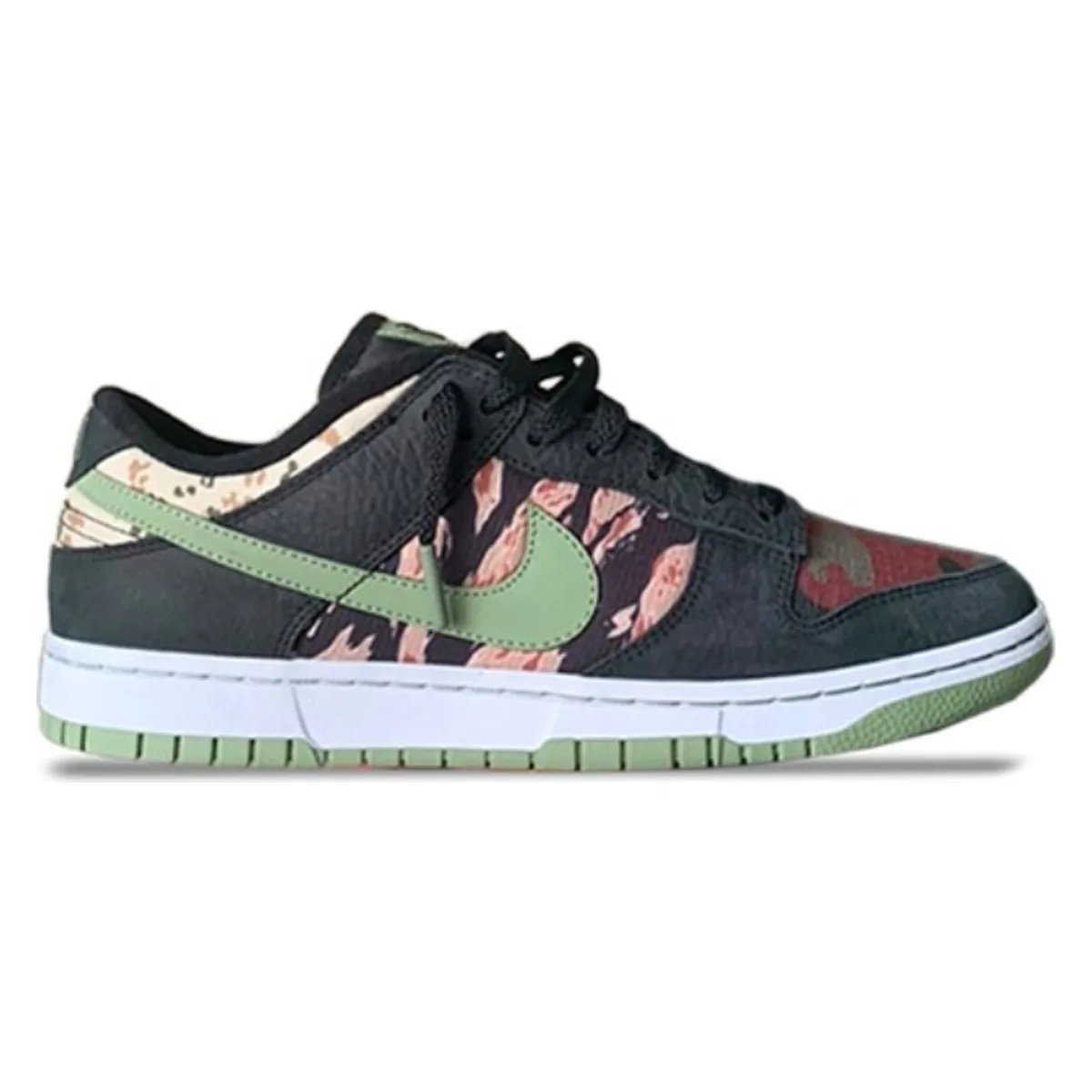 Nike Dunk Low SE "Camo"