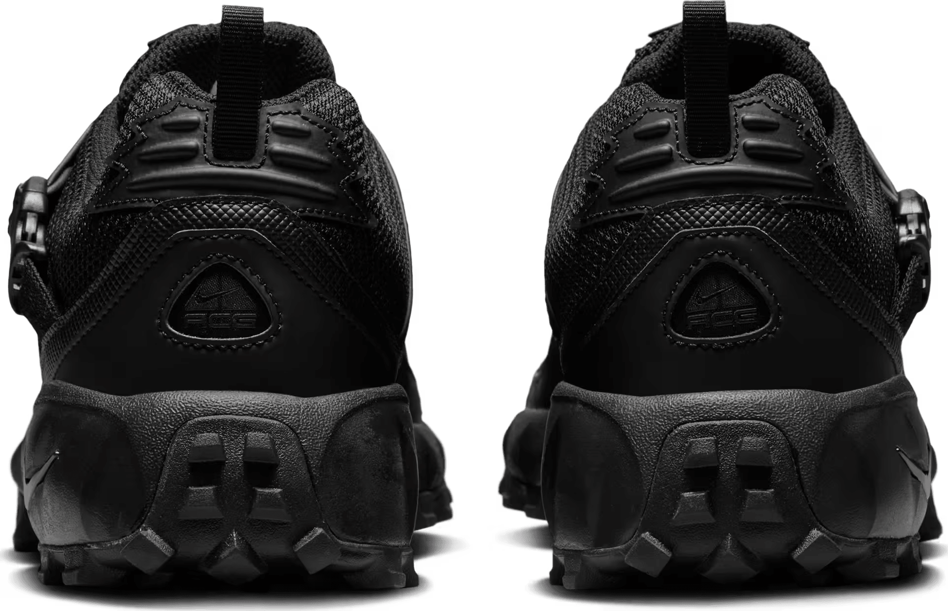 Nike ACG Phassad "Triple Black"