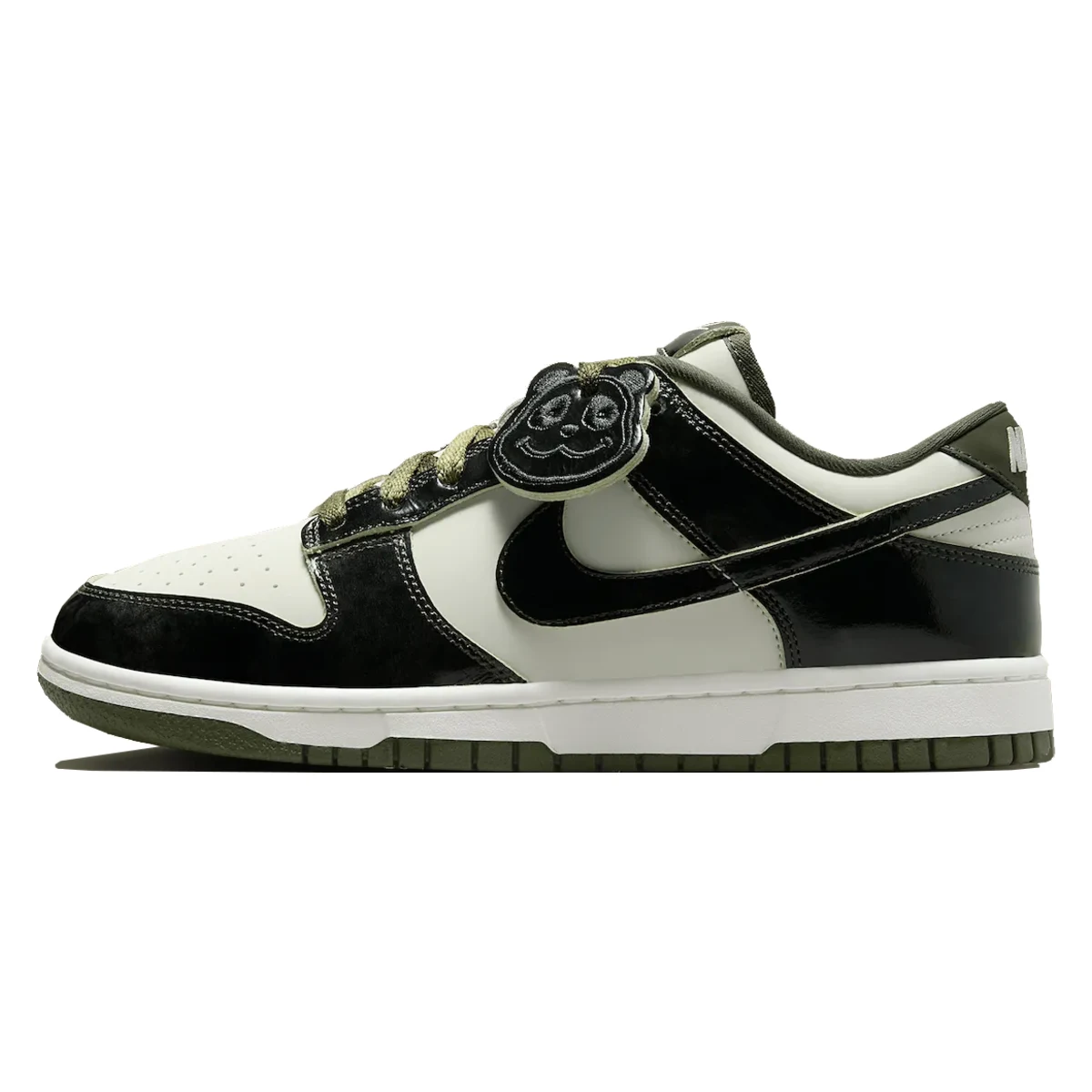 Nike Dunk Low SE "Green Panda"