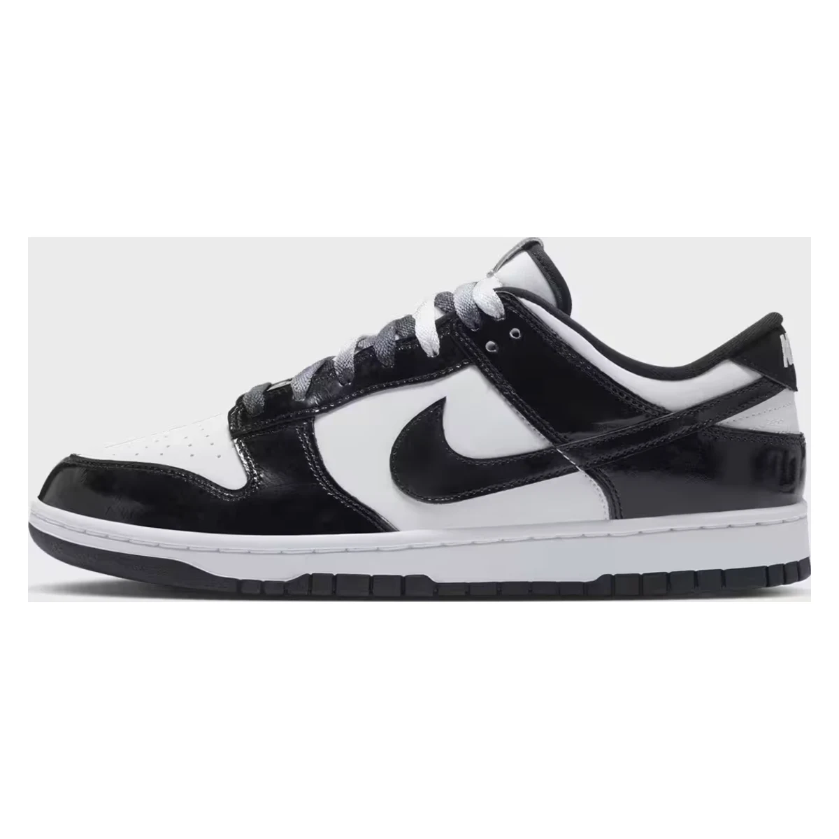 Nike Dunk Low SE Panda