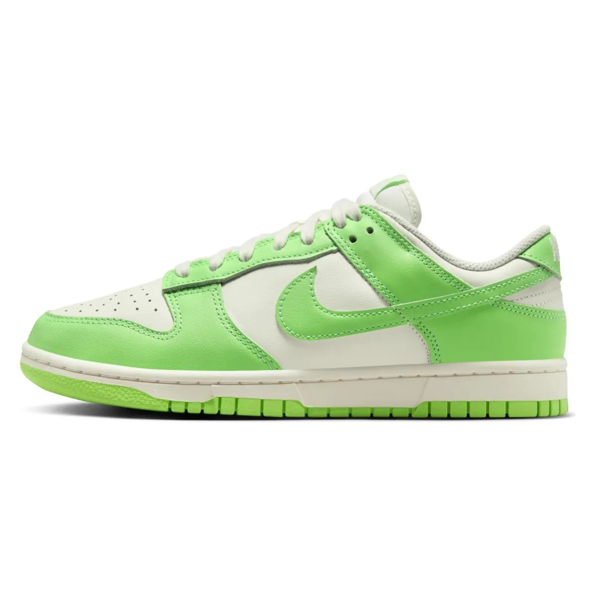 Nike Dunk Low Wmns "Green Strike"