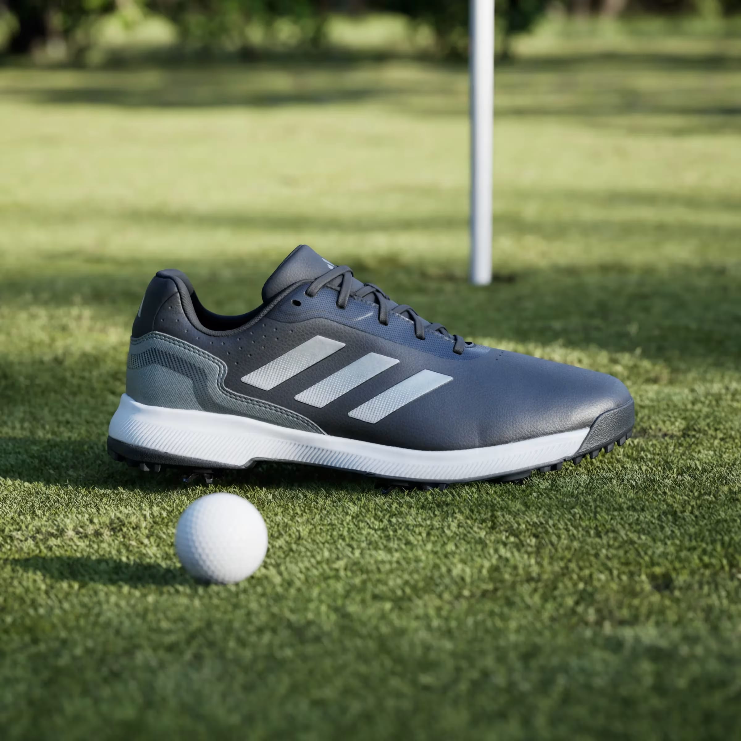 adidas Traxion Response