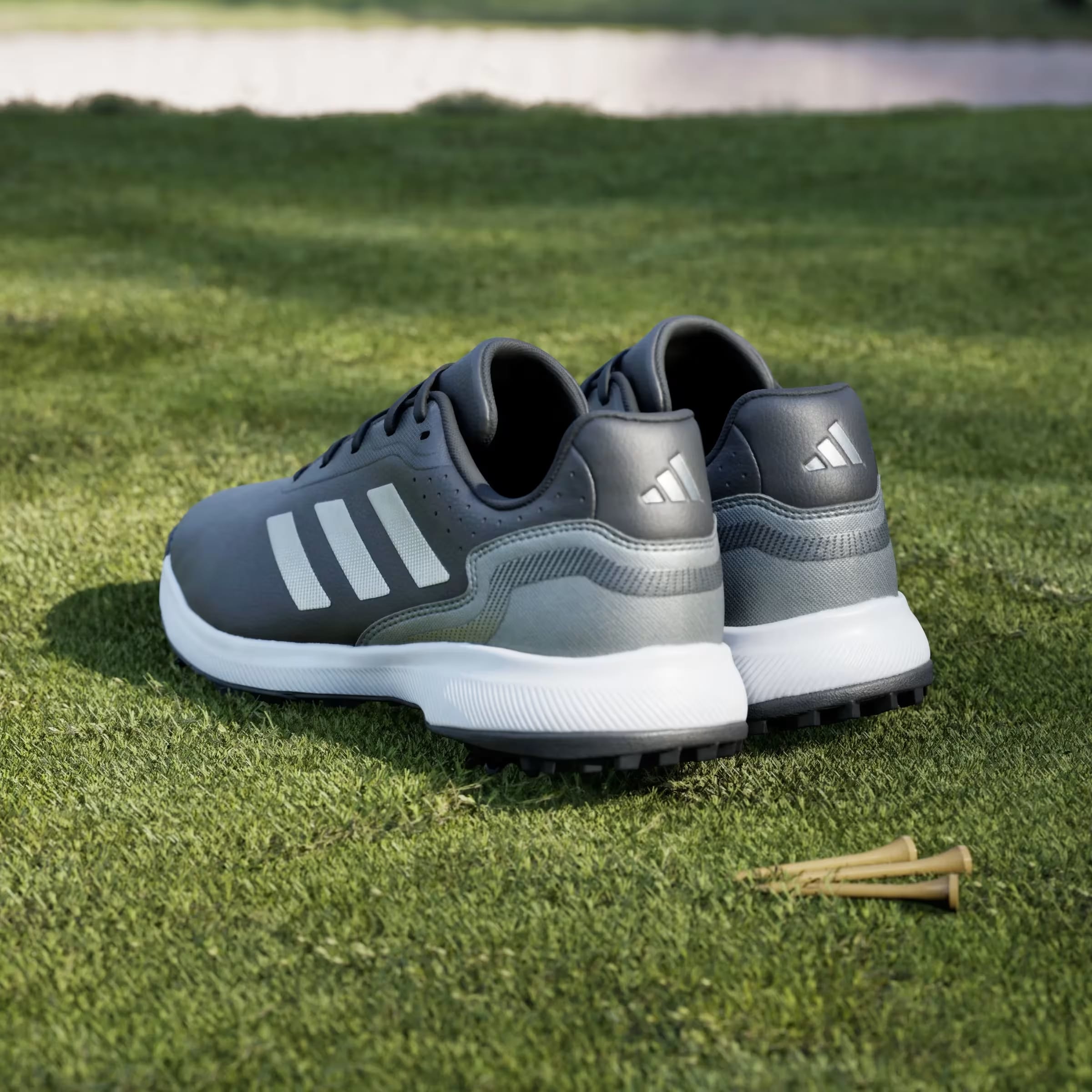 adidas Traxion Response
