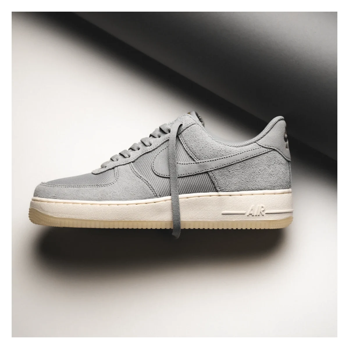 Nike Air Force1 '07 LV8 "Light Smoke Grey"