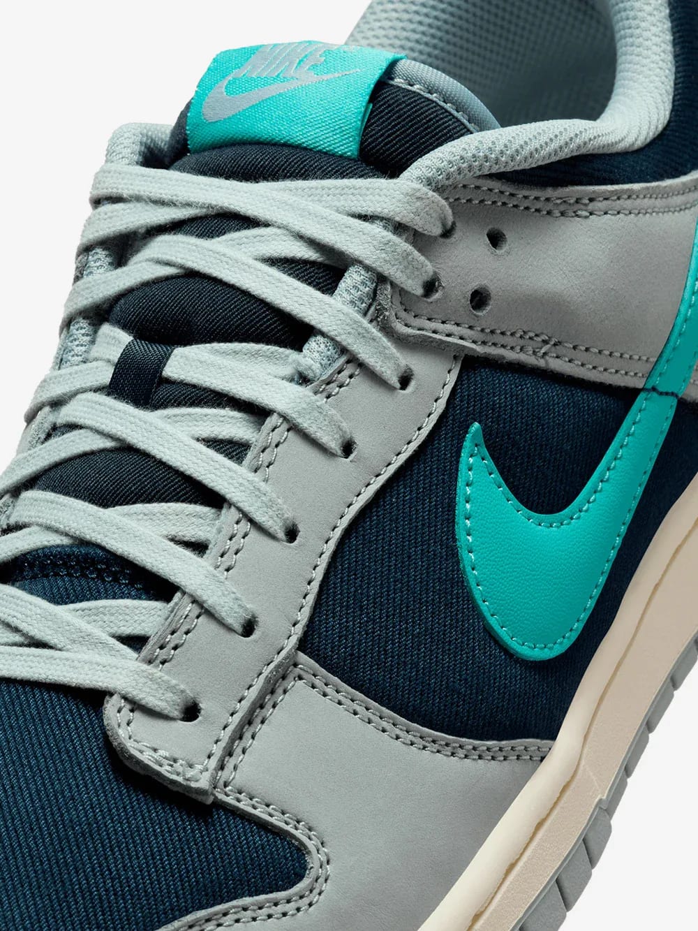 Nike Dunk Low Retro Premium "Green Frost"