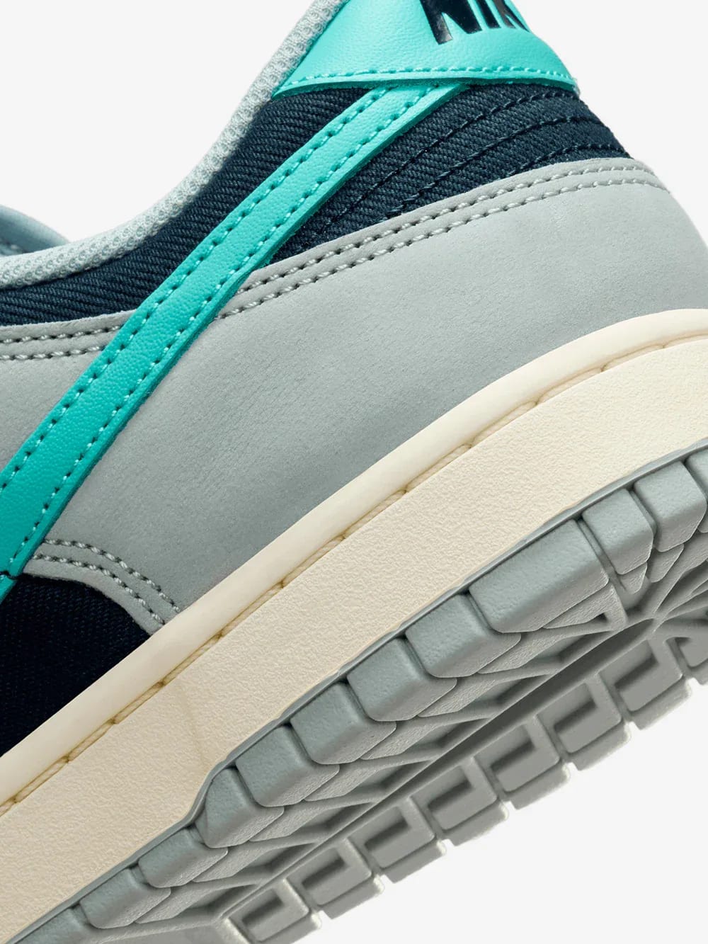 Nike Dunk Low Retro Premium "Green Frost"