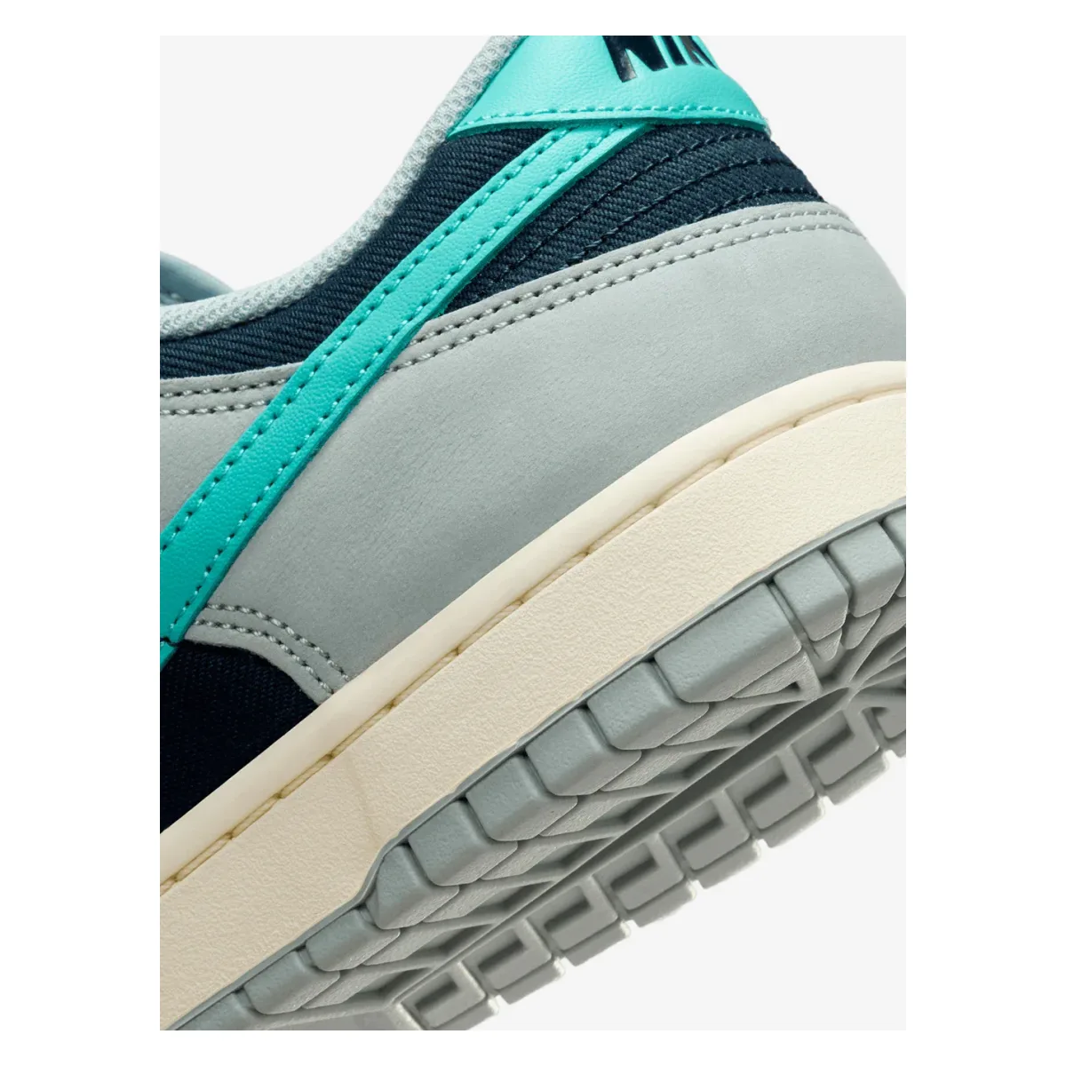 Nike Dunk Low Retro Premium "Green Frost"