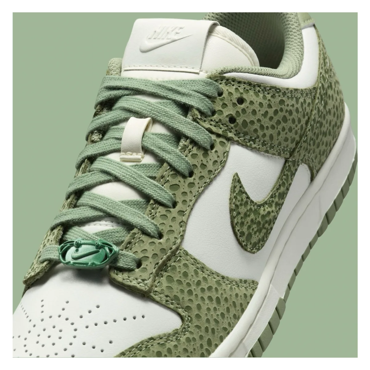 Nike Dunk Low Premium Wmns Safari "Oil Green"