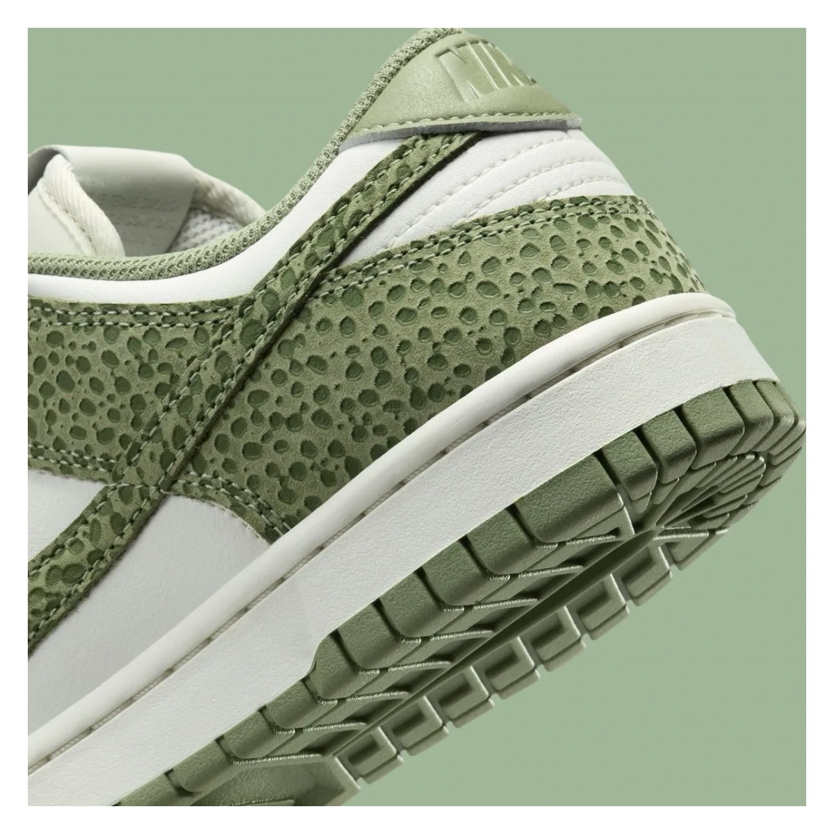 Nike Dunk Low Premium Wmns Safari "Oil Green"