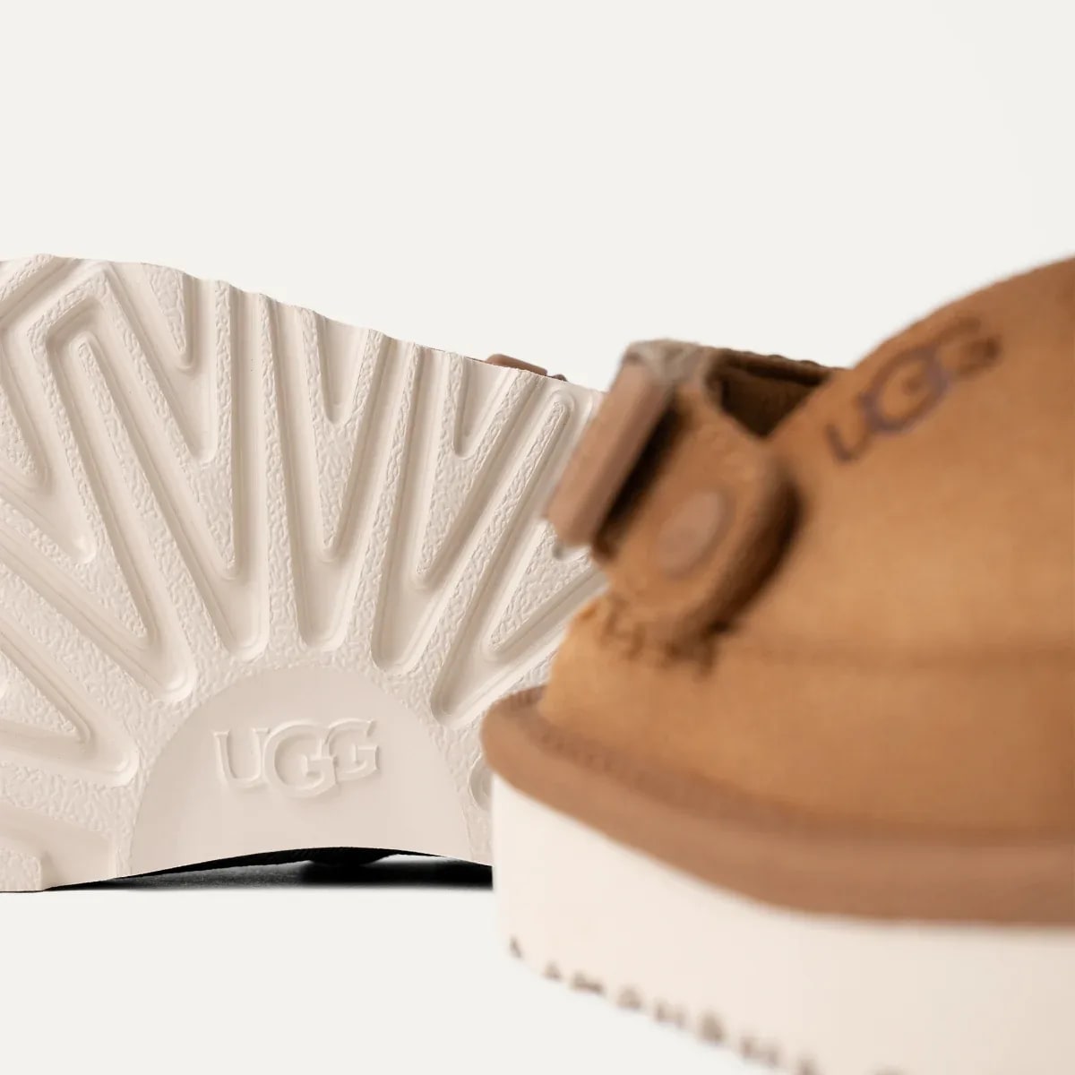 UGG Goldenstar Clog Kids "Chestnut"