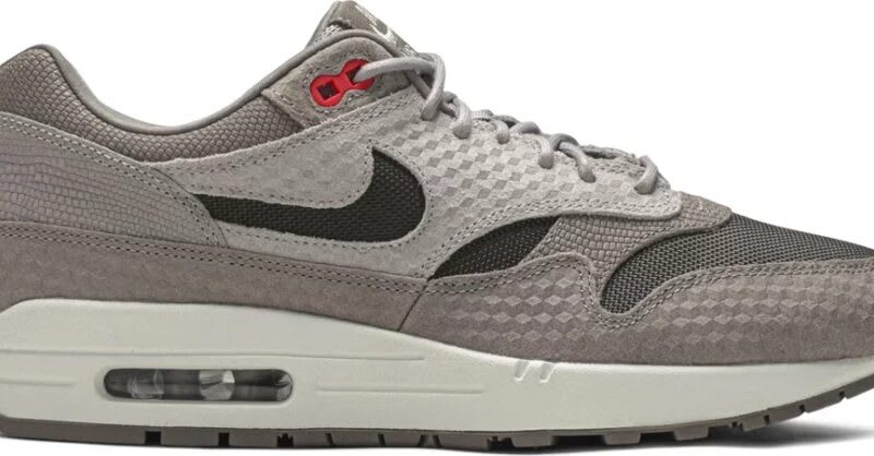 air max 1 cut out swoosh moon particle