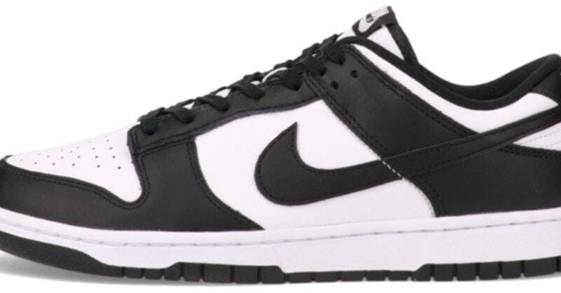 women's black and white nike dunks